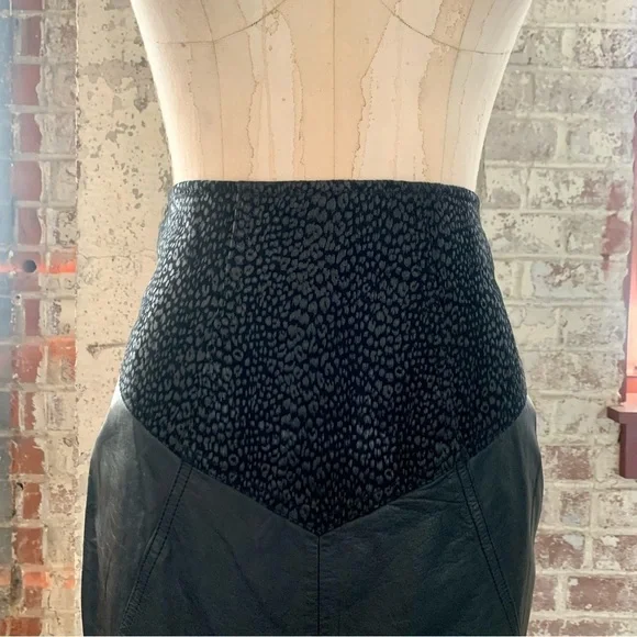 Winlit Womens Black Leather High Waisted Vintage Skirt Deadstock Size 9/10 - Picture 2 of 12